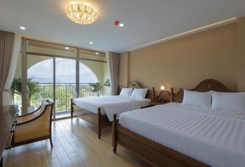 اتاق استاندارد چهار تخته با چشم‌انداز دریا, Maya Hotel 4
