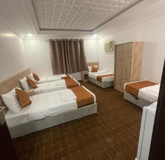 Quarto Familiar, فندق العز بيتي