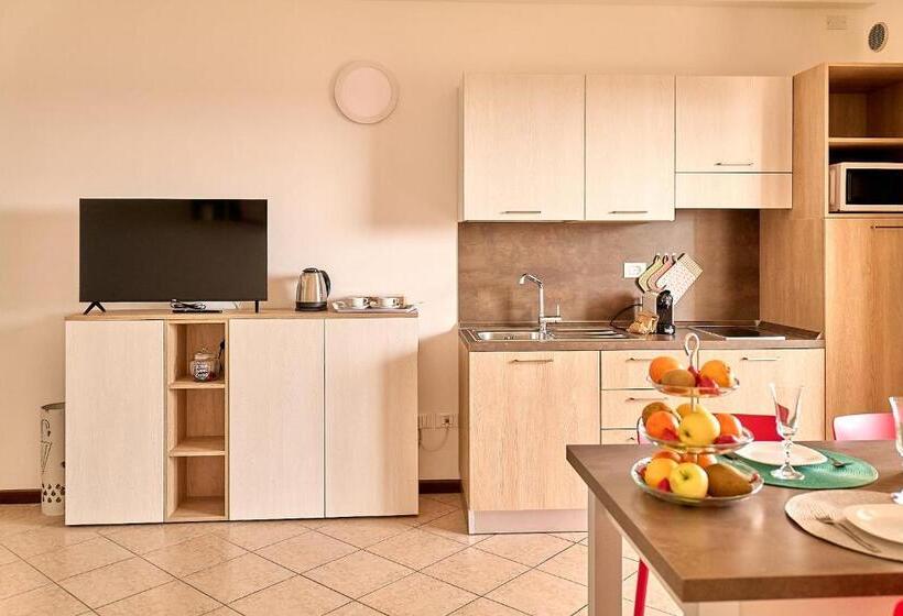 1 Bedroom Apartment Lake View, Moniga Resort