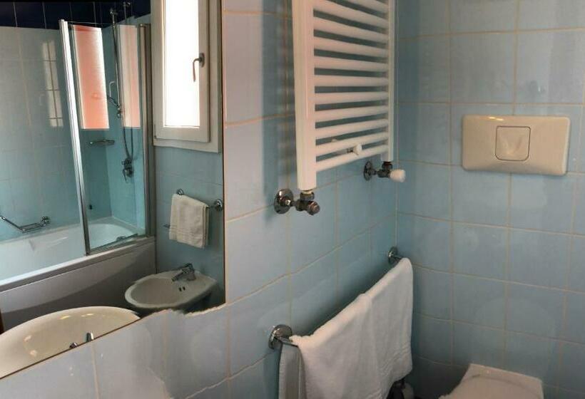 اتاق استاندارد چهارنفره با بالکن, Dal Ponte