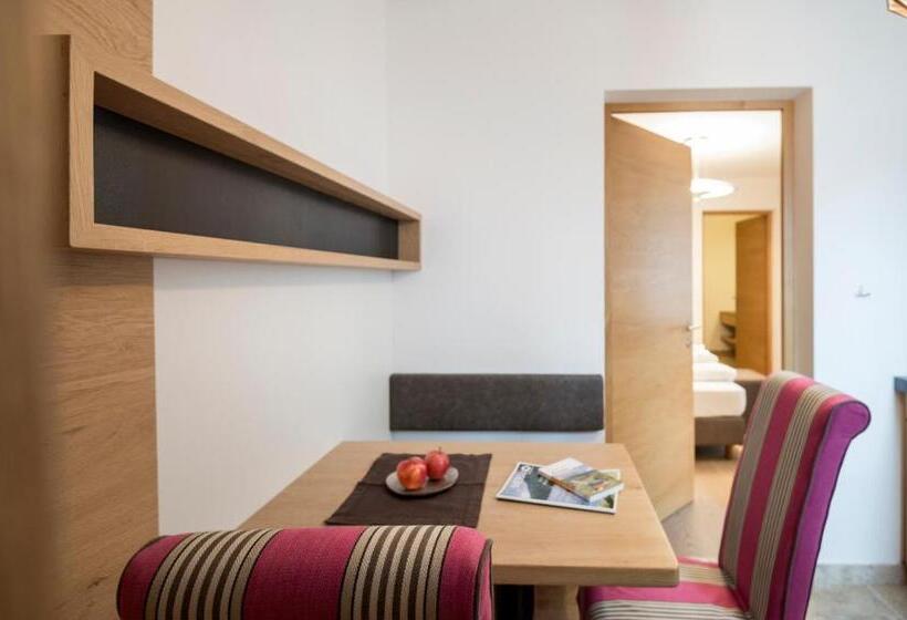 דירת חדר עם טרסה, Das Grafenstein Familienresidence