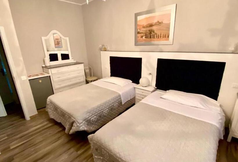 Suite with Terrace, Residence Al Lago