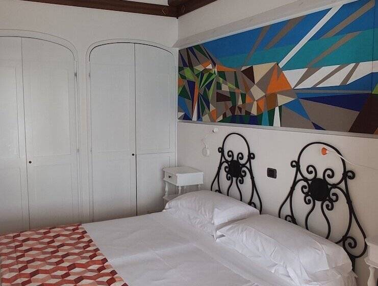 Quarto Estandar, Taverna Del Capitano