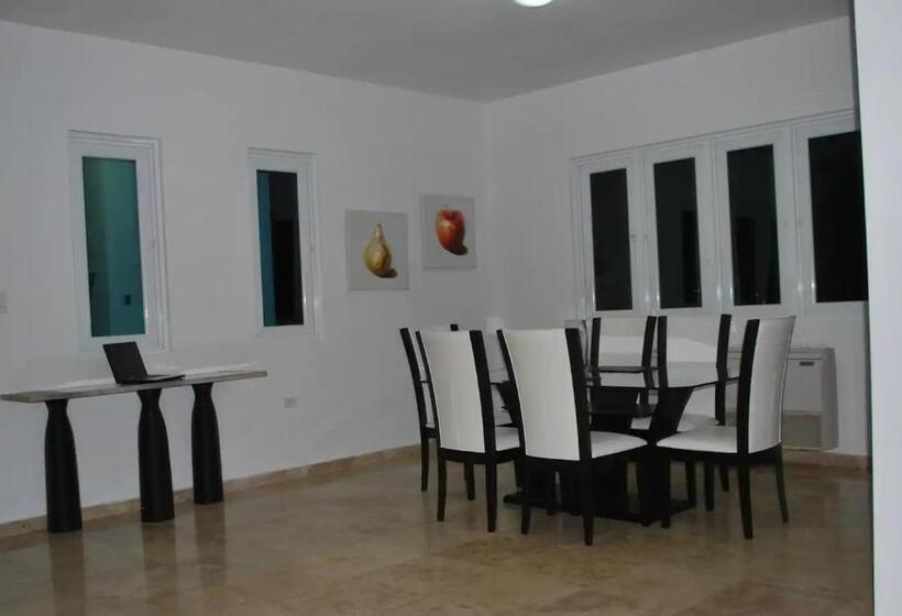 سوییت لوکس, Manati World Point Inn