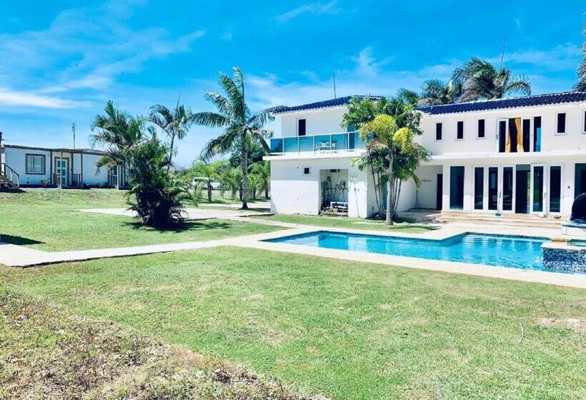 سوئیت جونیور خانوادگی, Manati World Point Inn