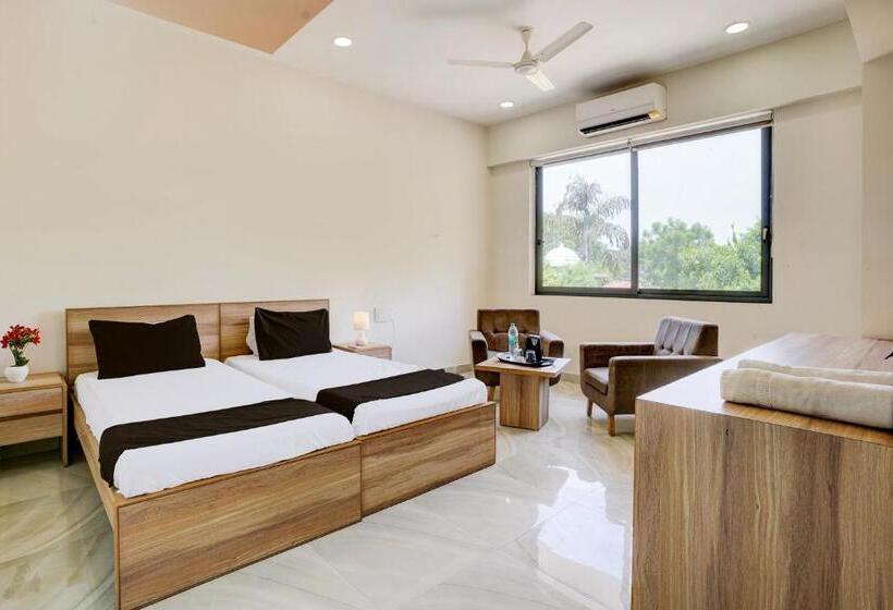 Трехместный Номер Классика, Ramdevgarh Resort Ghuma
