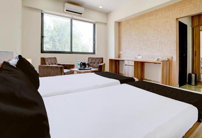 Трехместный Номер Классика, Ramdevgarh Resort Ghuma