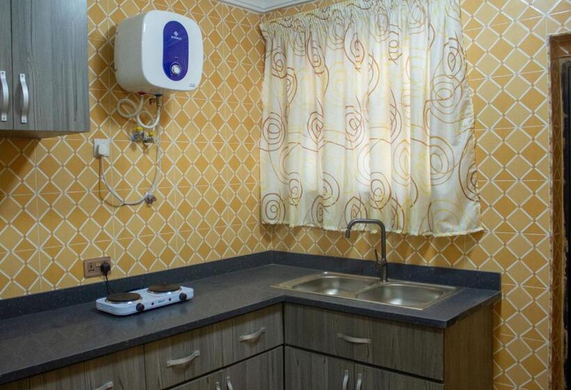 سوییت لوکس, Stepmens Guest House