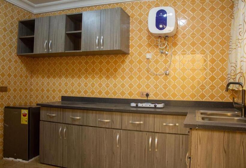 سوییت لوکس, Stepmens Guest House