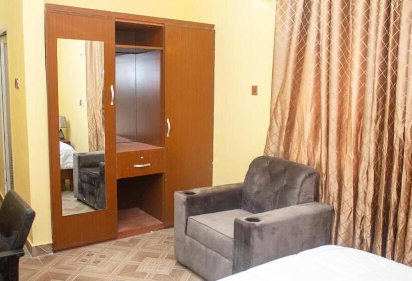 سوییت لوکس, Stepmens Guest House