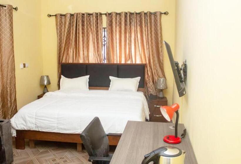 سوییت لوکس, Stepmens Guest House
