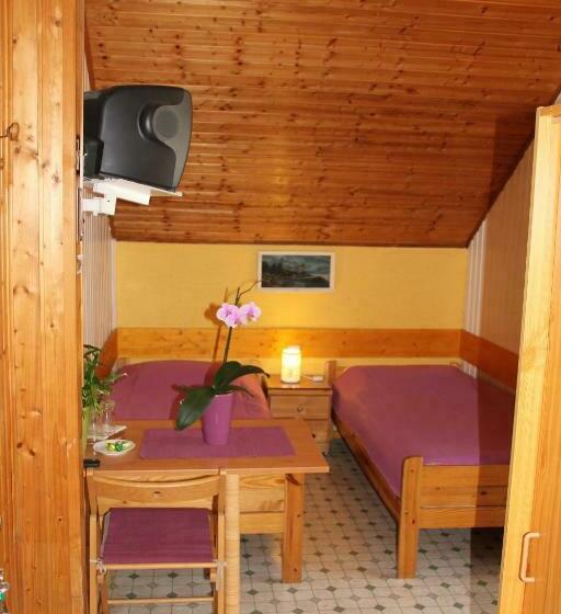اتاق استاندارد سه نفره, Mekina Guesthouse