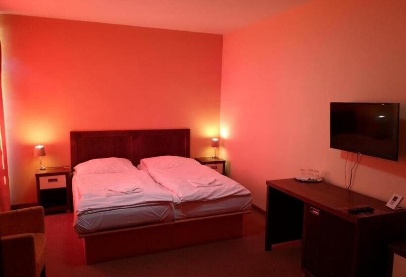 스탠다드 트리플 룸, Garni Hotel Cosmopolitan