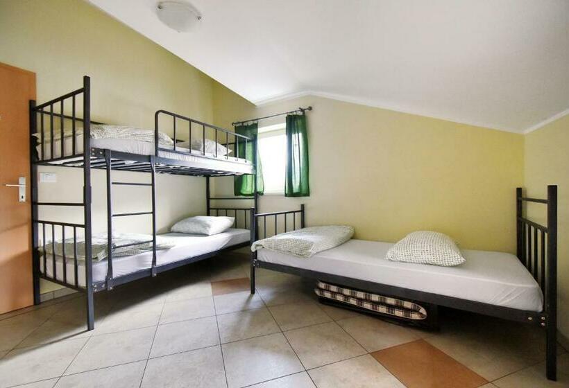 اتاق استاندارد سه نفره, Hostel X Point