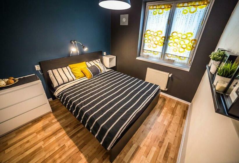 اتاق استاندارد, Nitra Glycerin Hostel