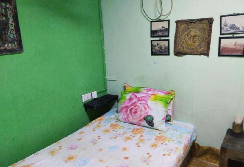 اتاق استاندارد یک نفره, Shannkalay Hostel