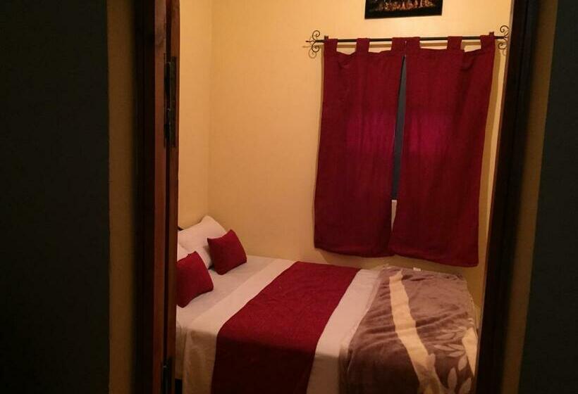 اتاق استاندارد, Karim Sahara