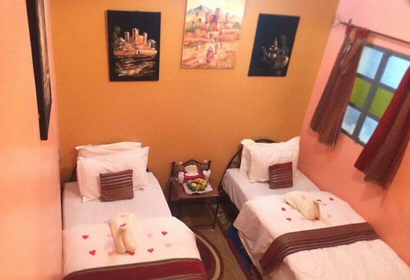 اتاق استاندارد با سرویس بهداشتی مشترک, Karim Sahara