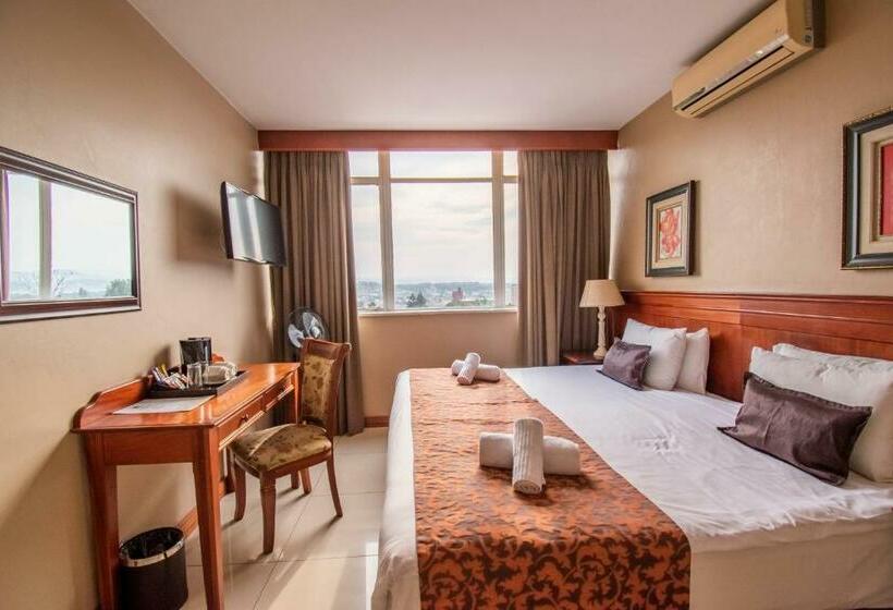 キングサイズベッドのスタンダードルーム, Emakhosini Hotel On East