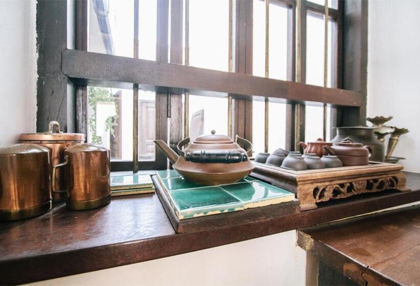 استودیوی لوکس, Boutique Guest House