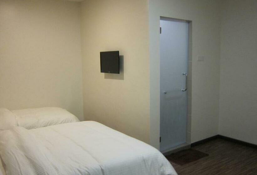 Quarto Triplo Deluxe, Setia Inn