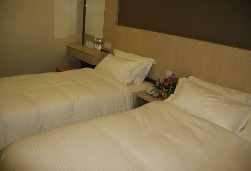 Quarto Triplo Estandar, Setia Inn
