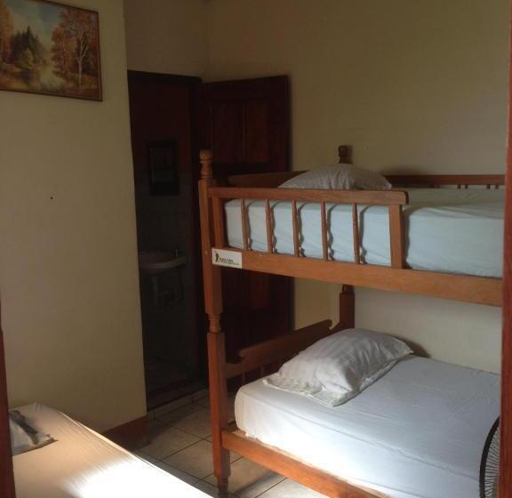 اتاق استاندارد سه نفره, Hostal Brisas Y Olas