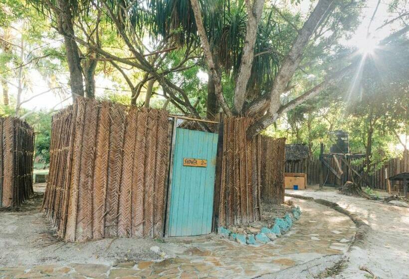 اتاق اکونومی, Mikadi Beach Camp & Backpackers