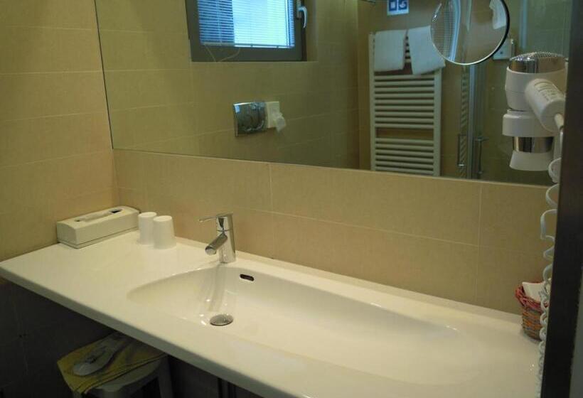 Superior room with lake view, Beach Hotel Du Lac Malcesine