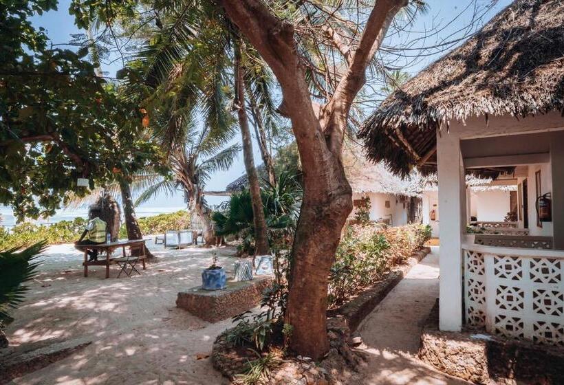 اتاق استاندارد سه تخته با چشم‌انداز باغ, Pili Pili Beach Bungalows