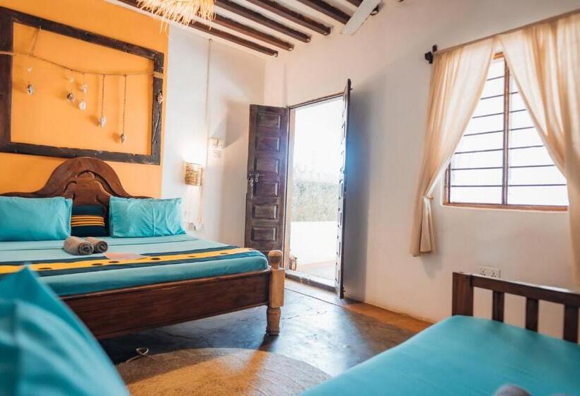 Economy Triple Room, Pili Pili Beach Bungalows