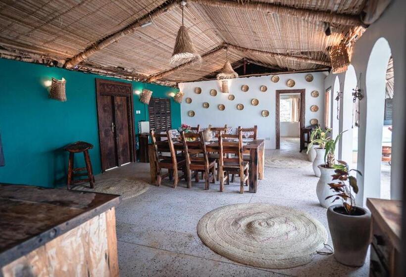 3 Bedroom Suite, Pili Pili Beach Bungalows
