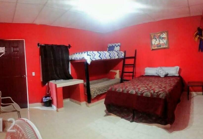 Семейный Номер, Windmill Hostal