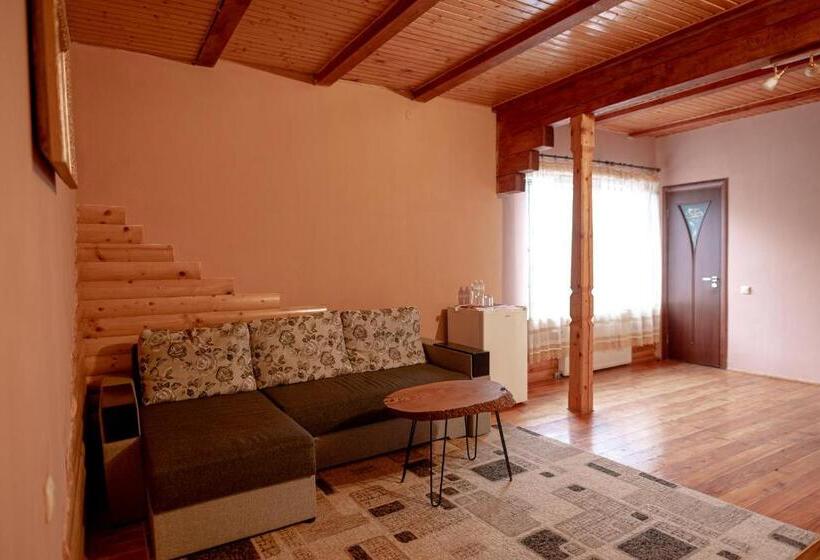 سوییت جونیور, Chalet Filvarok