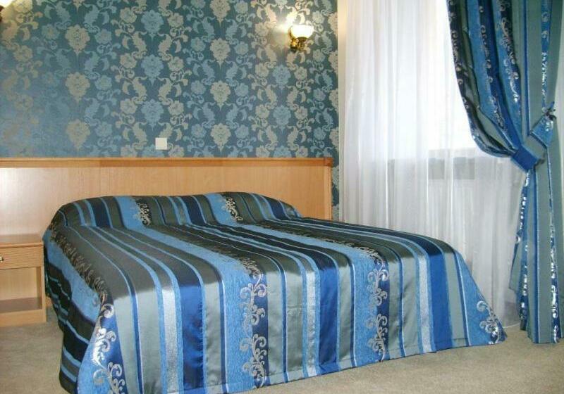 סוויטת ג'וניור, Complex Gayki