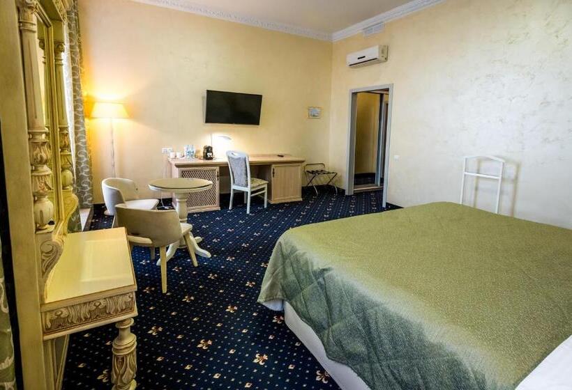 سوئیت با بالکن, France