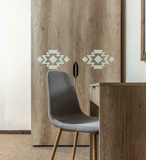 סוויטת ג'וניור, Zahar Berkut