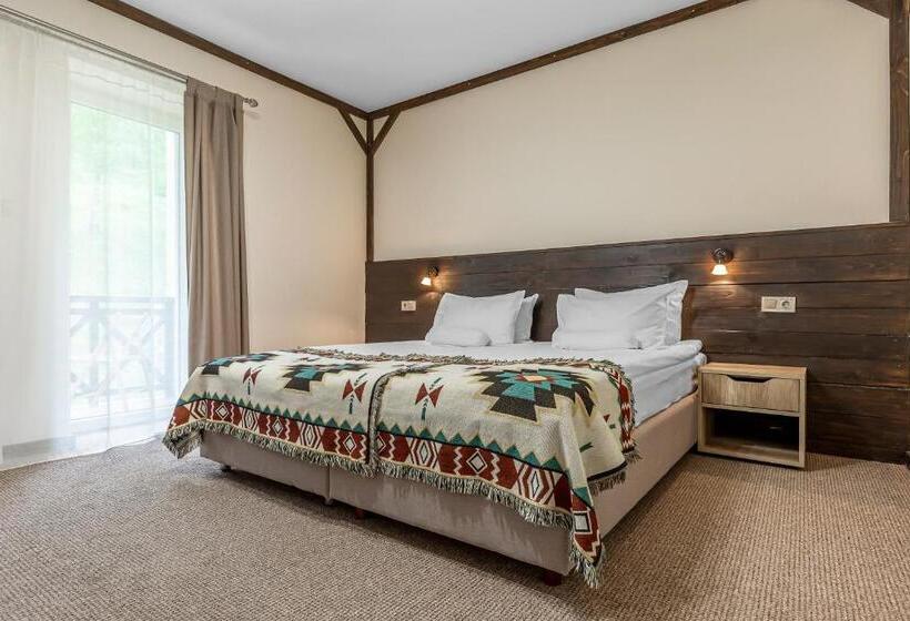 סוויטת ג'וניור משפחתית, Zahar Berkut