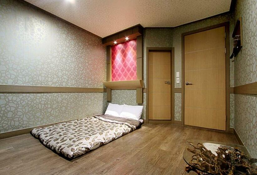 Номер Стандарт, Q Chuncheon