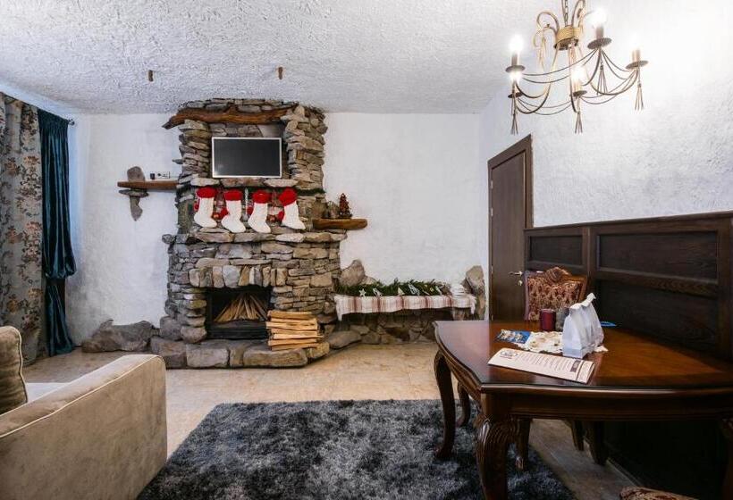 סוויטה, Stara Pravda Hotel   History