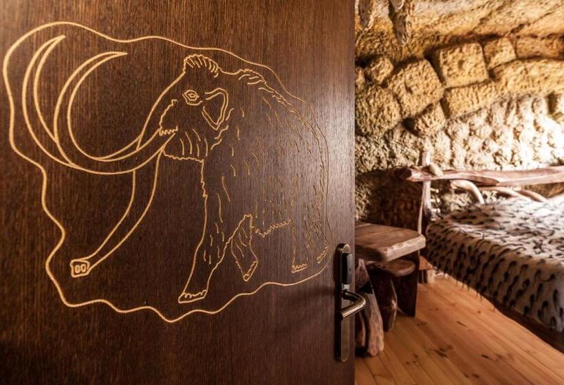 סוויטת ג'וניור, Stara Pravda Hotel   History