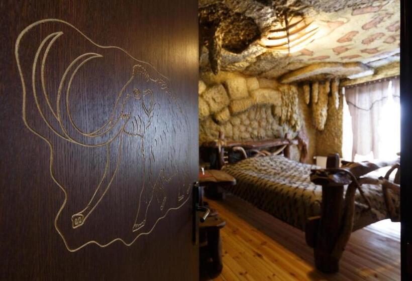 סוויטת ג'וניור, Stara Pravda Hotel   History