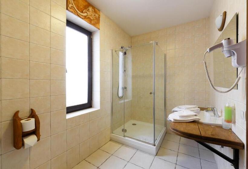 סוויטת ג'וניור, Stara Pravda Hotel   History
