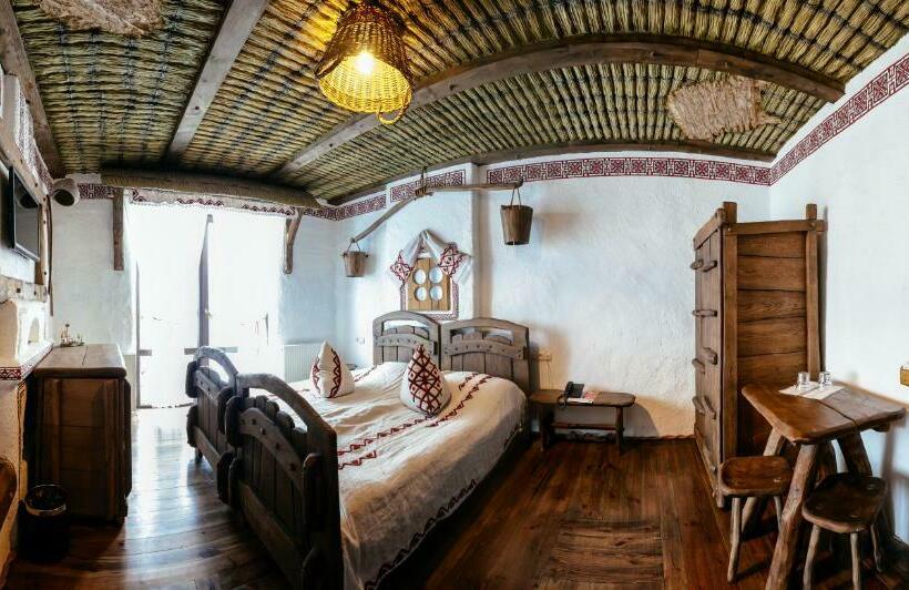 סוויטת ג'וניור, Stara Pravda Hotel   History