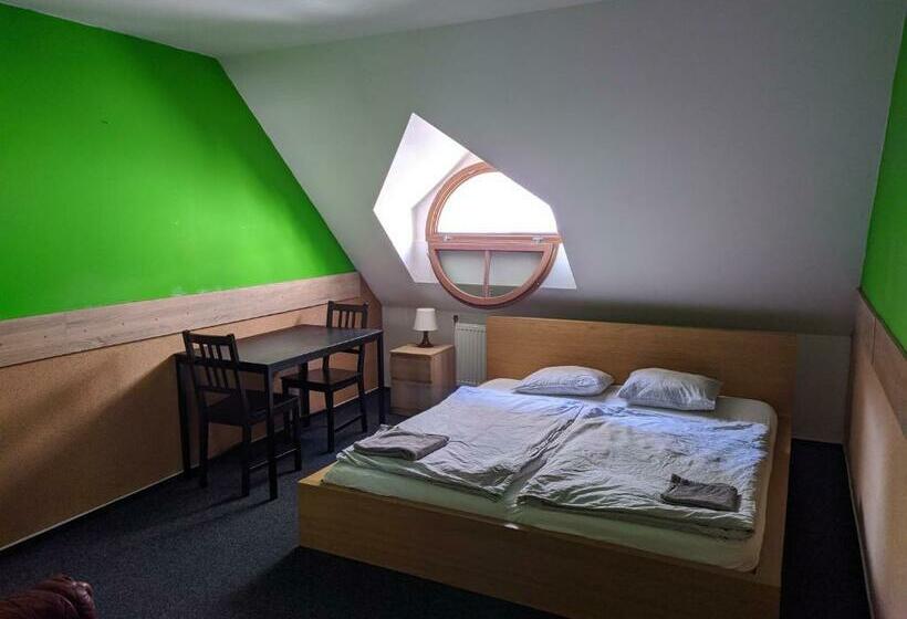 컴포트 룸, Hostel John Galt