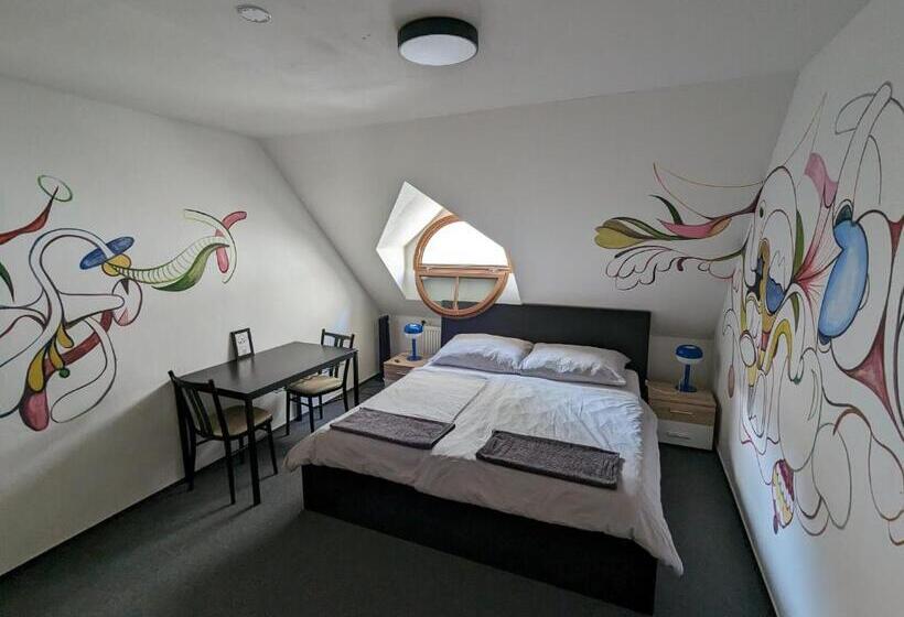 컴포트 룸, Hostel John Galt