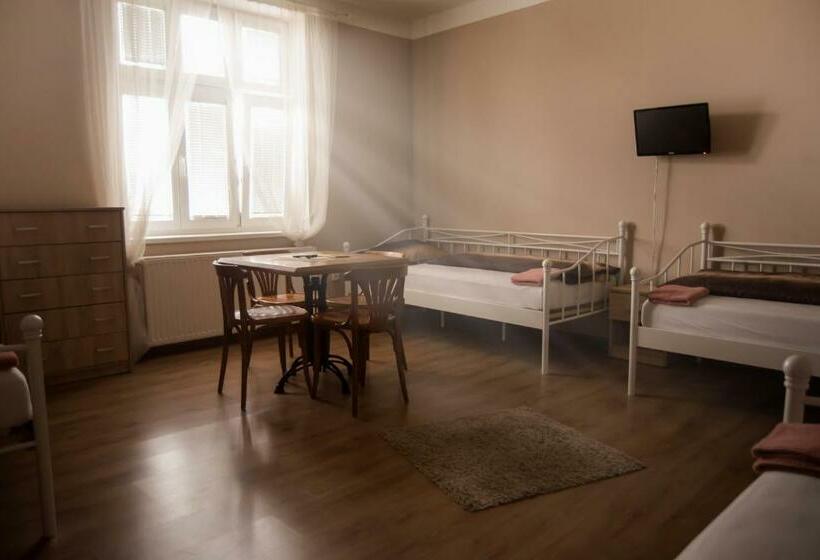 4인용 스탠다드 룸, Hostel U Arény