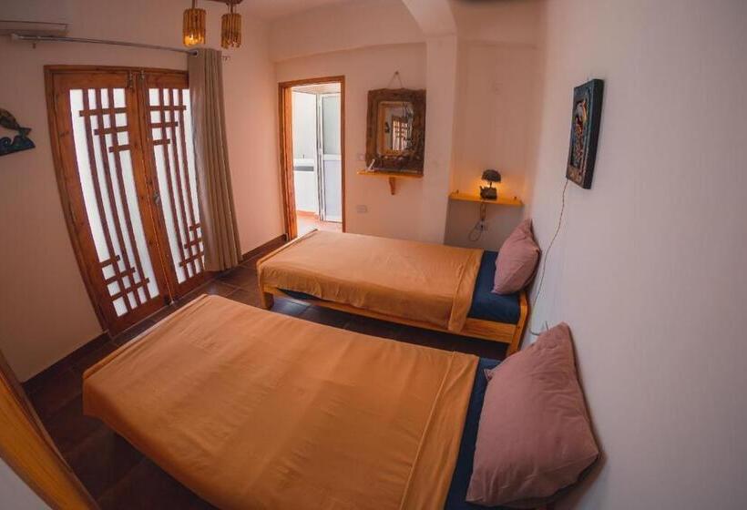 استودیوی لوکس, Club Red Dahab Motel
