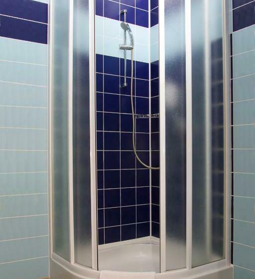 Standard Szoba, Emeran