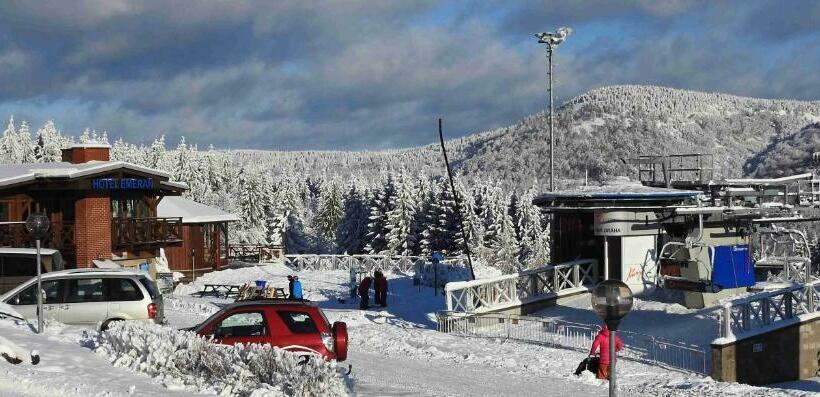 Standard Szoba, Emeran